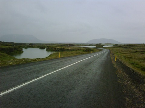 Strada sul lago Mývatn